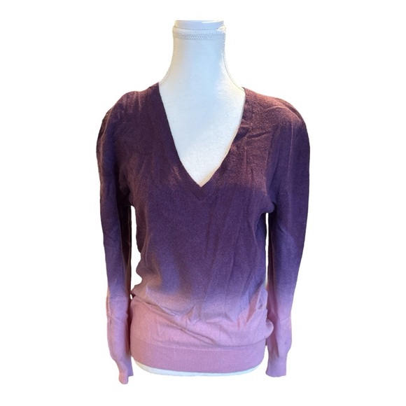 Lord & Taylor 100% Cashmere V-Neck Sweater XS Purple Pink Ombre Gradient Soft - Picture 3 of 12